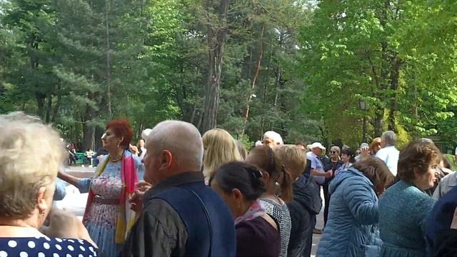 Танцы в Центральном парке Кишинева (06.05.2023,5 эпизодов) Эпизод 3.Следующие танцы-07.05.2023,14.0 смотреть онлайн