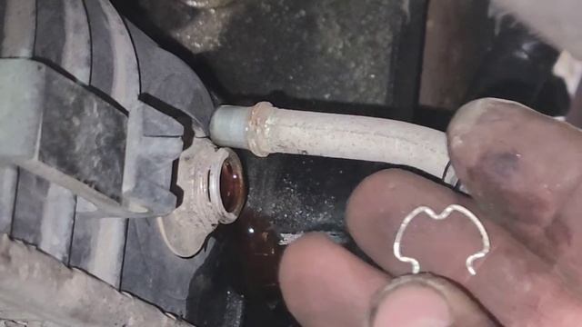 Transmission Cooler Line Retainer Clip Removal & Why That Plastic Collar is Important смотреть онлайн