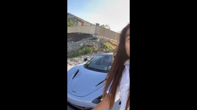 xQc lets hairdresser Steve Aoki joyride in his $300,000 McLaren 720s *CRASH* смотреть онлайн