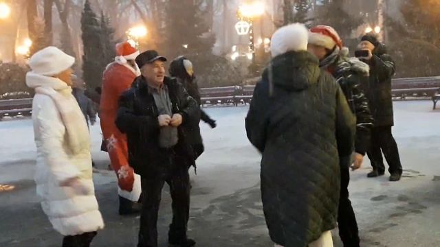 Миллионы самых нежных рук, а твои лучше!!!??Танцы в парке Горького!!!??Харьков 2022 смотреть онлайн