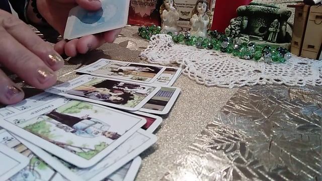 Мужчина на пороге, кто спешит к Вам смотреть онлайн