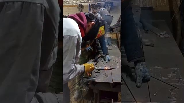 Обучаю сварки, варит впервые!!! | Ковка | БАЕВСКАЯ МАСТЕРСКАЯ