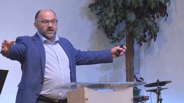 Божий служитель ХХІ сторіччя. І Тимофія 4:6-16. Микола Романюк смотреть онлайн