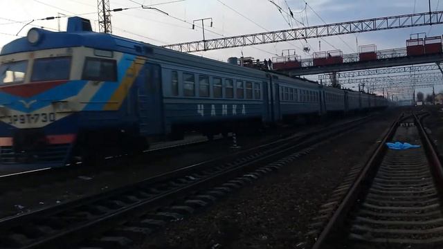 ЭР9Т-730 "Чайка" Балта - Одесса прибывает в Раздельную-1 смотреть онлайн