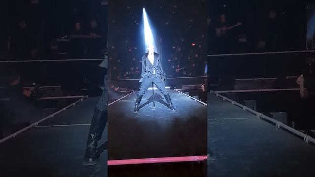 SHAMAN - Встанем и Я русский (Crocus city hall, 13.03.2023) смотреть онлайн