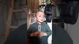 Маленький мальчик от души поет на арабаском. Реально от души 😁