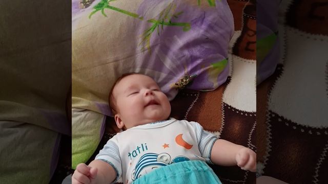 Первый смех ребёнка в 2,5 месяца смотреть онлайн