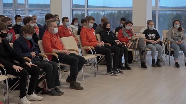 Открытый диалог. Ректор УГТУ Руслан Агиней встретился с первокурсниками. смотреть онлайн