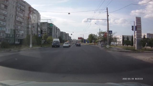 Toyota Camry на красный сигнал светофора смотреть онлайн