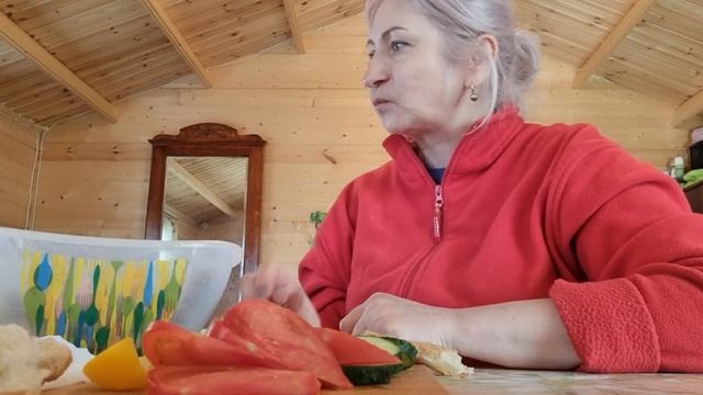 Мукбанг на даче ? как всегда шашлык и овощи ?