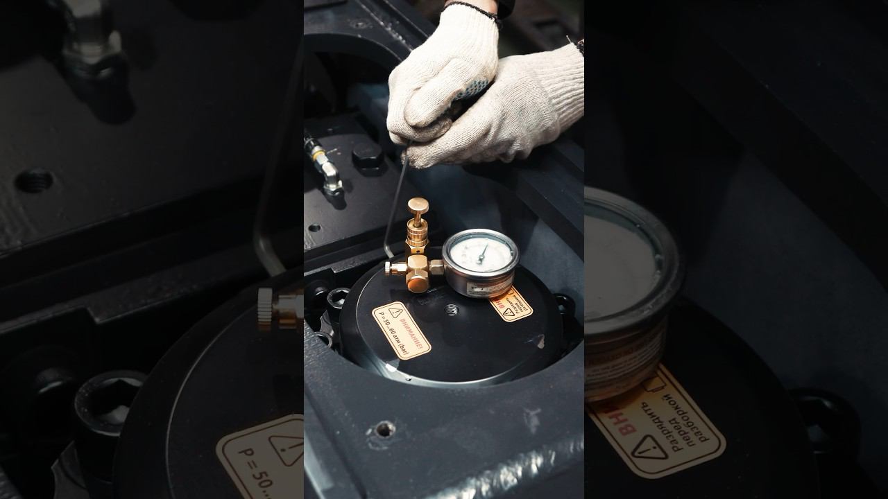 Как заправлять аккумуляторы гидромолотов Delta #спецтехника #экскаватор #гидромолот #демонтаж смотреть онлайн