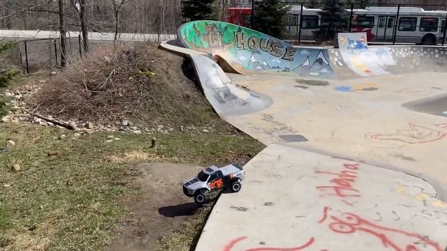 Traxxas Fox 2017 Ford Raptor Skatepark 3 смотреть онлайн