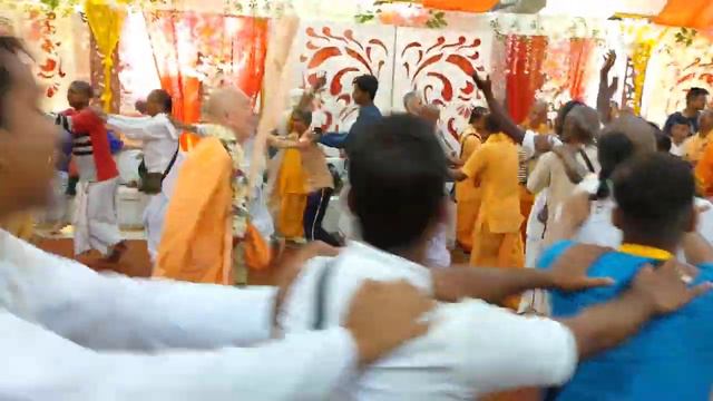 BVV Narasimha Swami, Kirtan in ISKCON temple (Safari 2023:Day 2) , Durgapur, 11.03.2023 смотреть онлайн