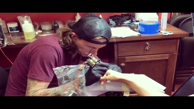 Виктория Боня Инстаграм Делает татуировку смотреть онлайн