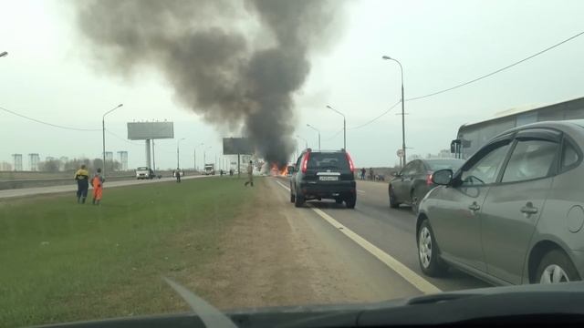 Пожар автобуса возле аэропорта Шереметьево смотреть онлайн