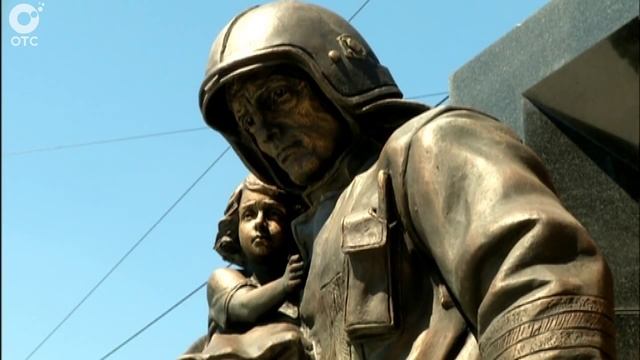 В центре Новосибирска открыли памятник пожарным смотреть онлайн