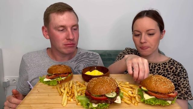 МУКБАНГ ДОМАШНИЕ БУРГЕРЫ КАРТОШКА ФРИ РАСПАКОВКА ЛЮБИМЫЙ ВАСИЛЕК MUKBANG HOMEMADE BURGERS смотреть онлайн