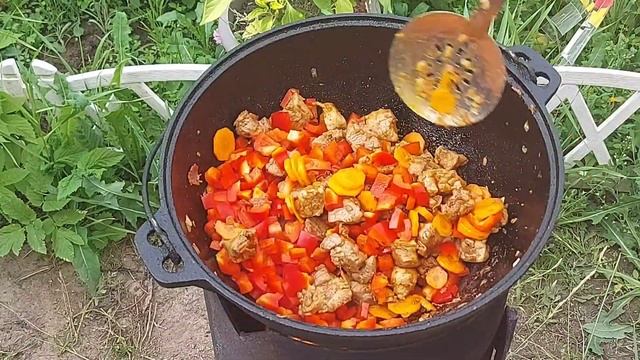 Суп гуляш в казане смотреть онлайн