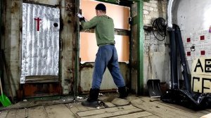 Как утеплить ворота в гараже?