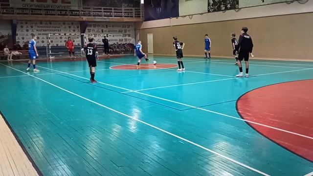 Центр футбола 10-11 - Металлург 10 смотреть онлайн