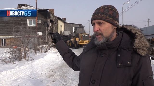 Последствия пожара… Кровлю в доме после пожара восстанавливают в Южно-Сахалинске смотреть онлайн