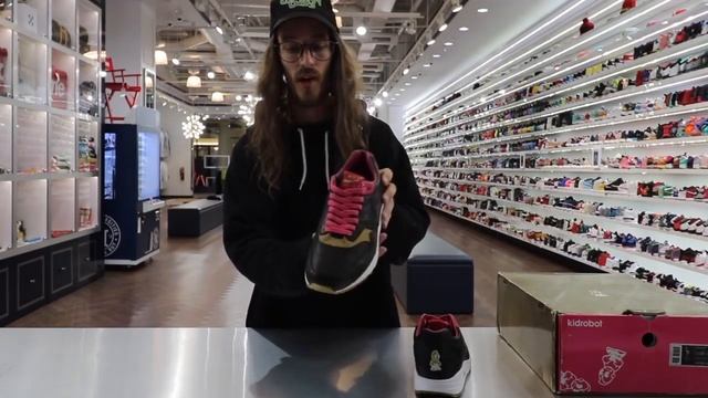 Золотая эра Air max в переводе Grail series at Urban Necessities Kid Robot Air Max 1 смотреть онлайн