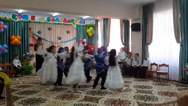 Адина Ермек, дет.сад.май 2018г."Казак биі" смотреть онлайн