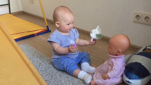 Беби бон учит Алису кататься с горки и качаться на качелях смотреть онлайн