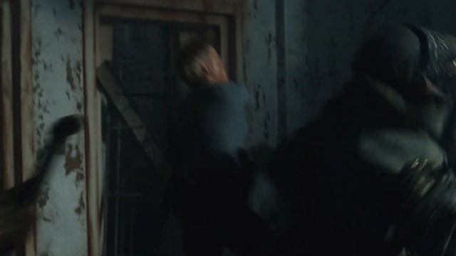 МАТЬ С ДОЧЕРЬЮ ПРИЕХАЛИ В СТРАННЫЙ ТУМАННЫЙ ГОРОД ГДЕ НА НИХ НАПАЛИ МОНСТРЫ смотреть онлайн