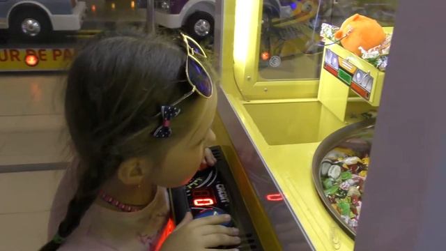 ОБЗОР ТОРГОВОГО ЦЕНТРА ЛАВИНА КИЕВ. ВЛОГ. АТТРАКЦИОНЫ, КАЧЕЛИ - ВСЕ ДЛЯ ДИТЕЙ смотреть онлайн