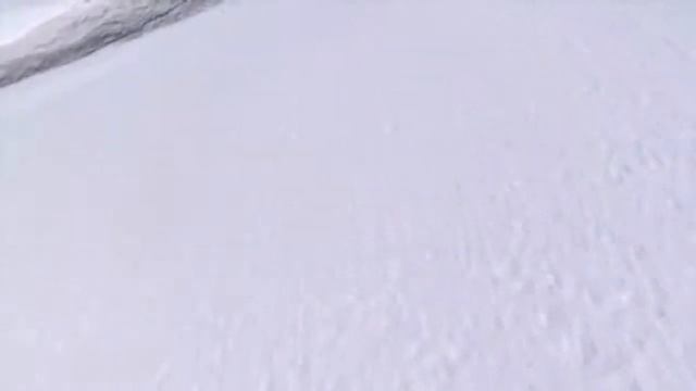 Дорога сквозь снег в горах Японии смотреть онлайн