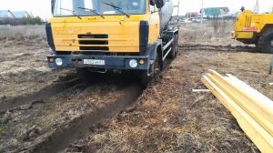 Татра 815 автобетоносмеситель в поле