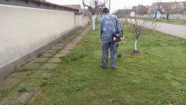 Борьба с травой на нашем участке! смотреть онлайн