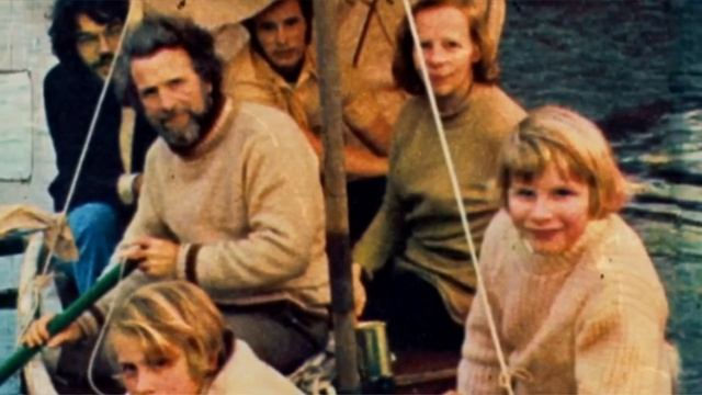 КИТЫ РАЗБИЛИ ЛОДКУ В ЩЕПКИ! СЕМЬЯ РОБЕРТСОН 38 ДНЕЙ в ОКЕАНЕ смотреть онлайн