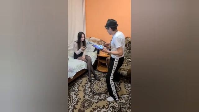 Тусовка у Гительманов,Руслан Гительман и Катя,Иришка,Безумный Паша,Олег Монгол, смотреть онлайн