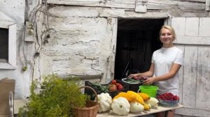 ВЫХОДНЫЕ В ДЕРЕВНЕ/ВАРИМ КАБАЧКОВУЮ ИКРУ/СОБИРАЕМ СВЕЖИЕ ОВОЩИ/ВЫСАЖИВАЕМ НОВЫЕ КУСТАРНИКИ ДЛЯ САДА