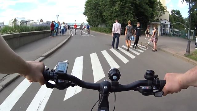 На велосипеде с Воробьёвых гор до Октябрьской смотреть онлайн