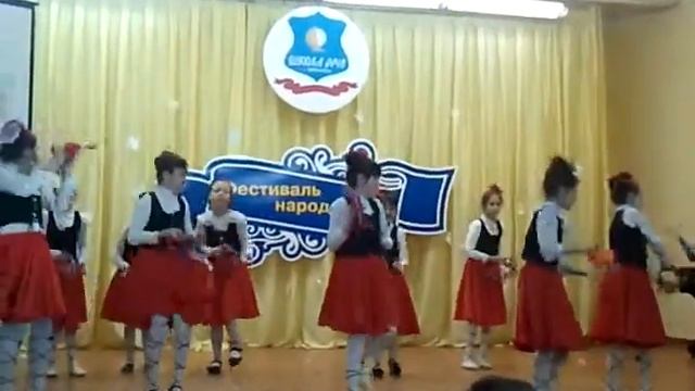 Фестиваль народов мира. Новогодний танец в Италии 4 б СОШ N 18 смотреть онлайн