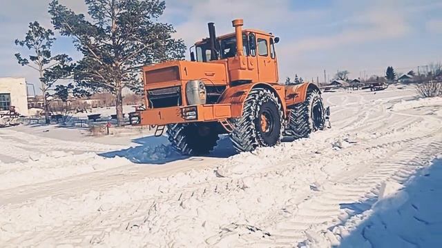 К-701 - Водятел Пытается Почистить Снег смотреть онлайн