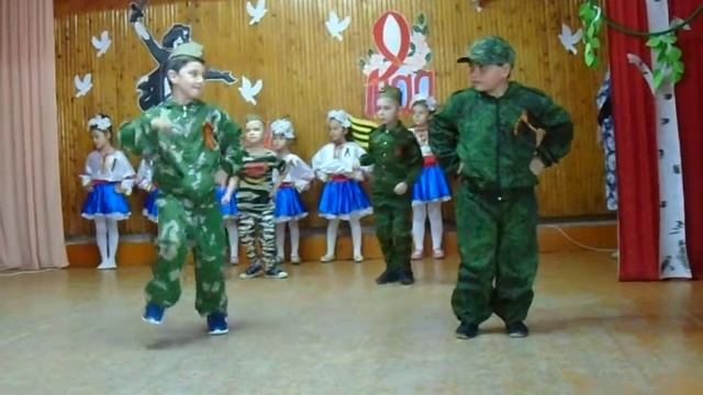 9 МАЯ. " Смуглянка." Танцуют мальчики старшей группы д/с с. Раздольного. смотреть онлайн