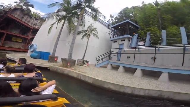 Universal Studios Hollywood Jurassic park Ride. Парк с настоящими динозаврами! смотреть онлайн