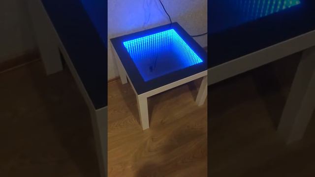 Стол с эффектом бесконечности смотреть онлайн