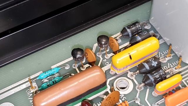 BEB #113: Fluke 8120A Vintage Digital Multimeter (What's inside?) смотреть онлайн