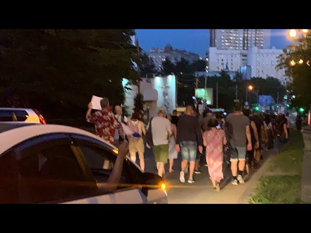 Акции протеста в Хабаровске продолжаются после суда. Первый арест смотреть онлайн