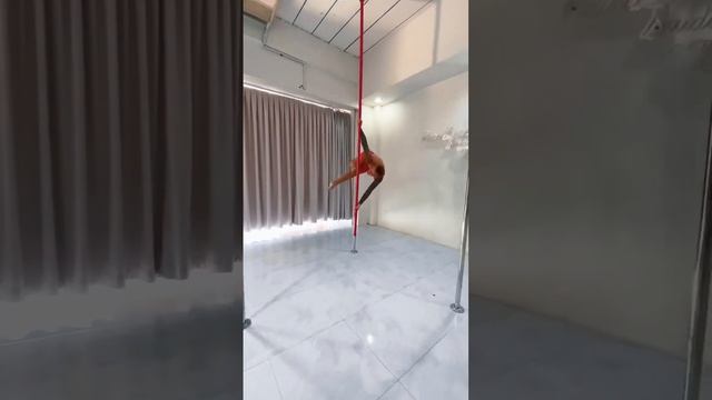 Pole dance #polesport #poledance #workout #пилон #акробатиканапилоне #dance #pattaya #sport #acroba смотреть онлайн