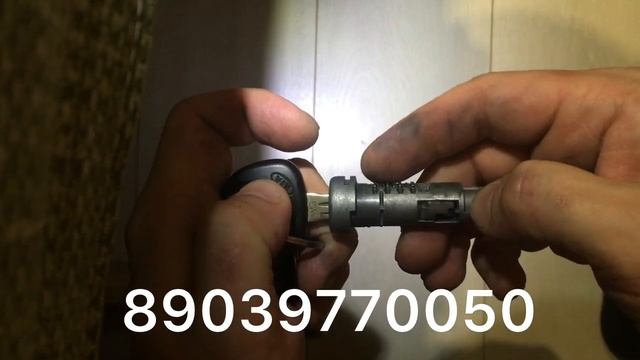 Ремонт замка зажигания КИА Маджентис 2009 г.в. Как снять замок и в чём причина подклинивания замка смотреть онлайн