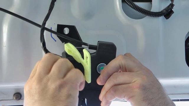 Ford Crown Vic trunk latch/lock actuator replacement смотреть онлайн