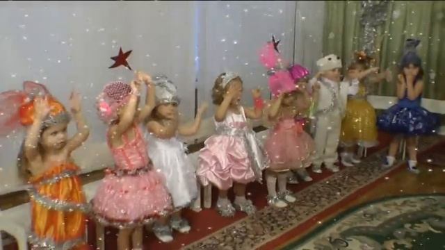 Новогодний утренник в саду "Капитошка" №28 группа №2 2014 год смотреть онлайн