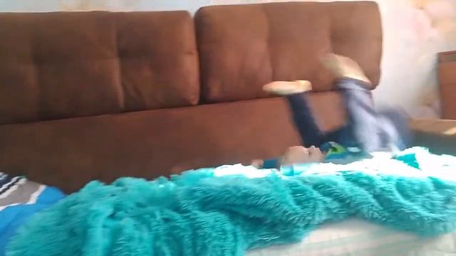 Научился делать кувырок вперед смотреть онлайн