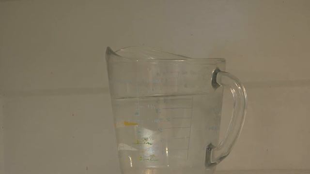 Housekeeping Tips : How to Clean a Microwave смотреть онлайн